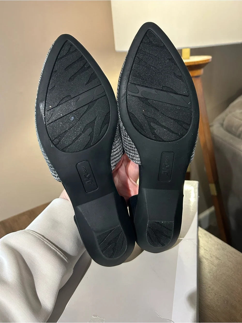 Anne Klein Sport chic pointed